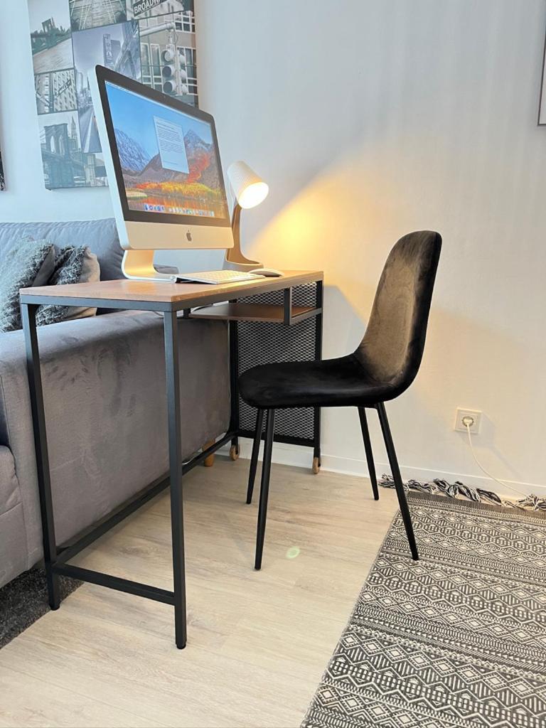 Living At Saarpartments With 2 Bedrooms, Netflix- Business & Holiday Apartments For Long- And Short Term Stay, 3 Min To Train-Station And Europa Galerie 萨尔布吕肯 外观 照片