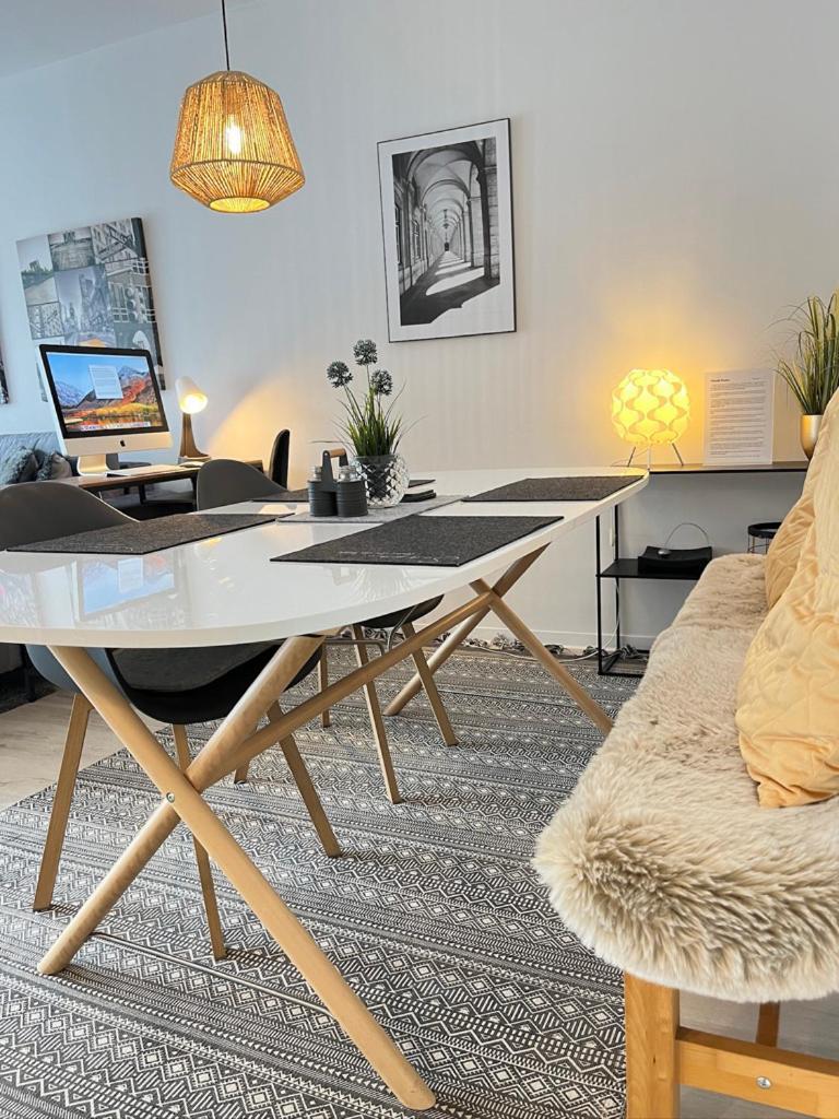Living At Saarpartments -Adultsonly- 2 Bedrooms, Kitchen- Business & Holiday Apartments For Long- And Short Term Stay, 3 Min To Train-Station, Secure E-Bike Parking! 萨尔布吕肯 外观 照片
