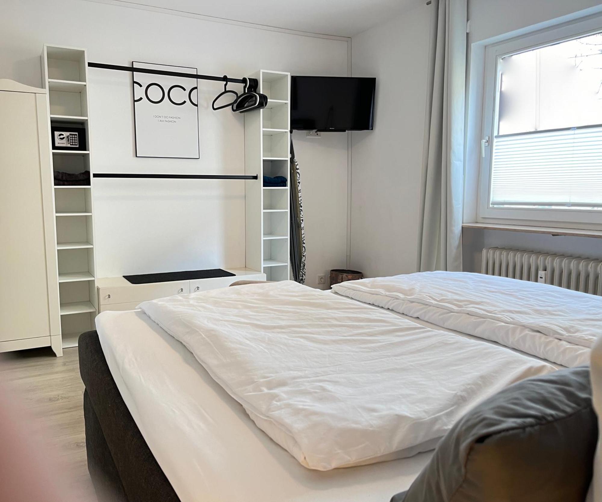 Living At Saarpartments -Adultsonly- 2 Bedrooms, Kitchen- Business & Holiday Apartments For Long- And Short Term Stay, 3 Min To Train-Station, Secure E-Bike Parking! 萨尔布吕肯 外观 照片
